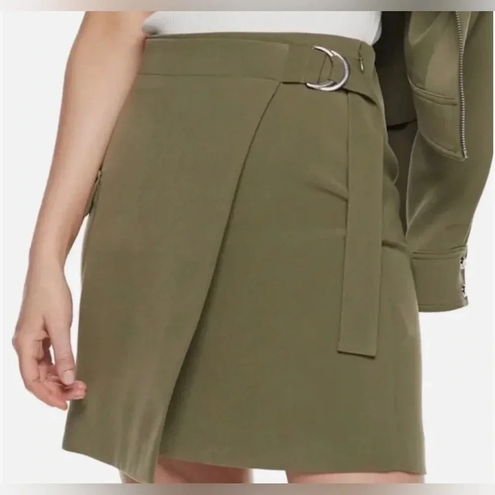 Nine West Olive Green mini skirt size Medium